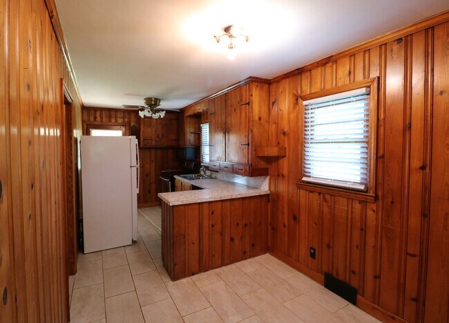 Building Photo - 5611 Windy Hill Dr