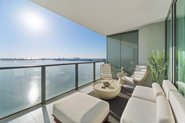 Building Photo - 3131 NE 7th Ave