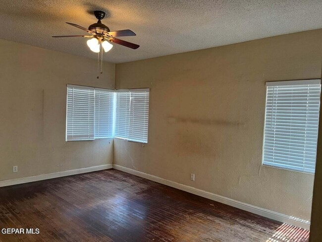 Building Photo - 458 Val Verde St