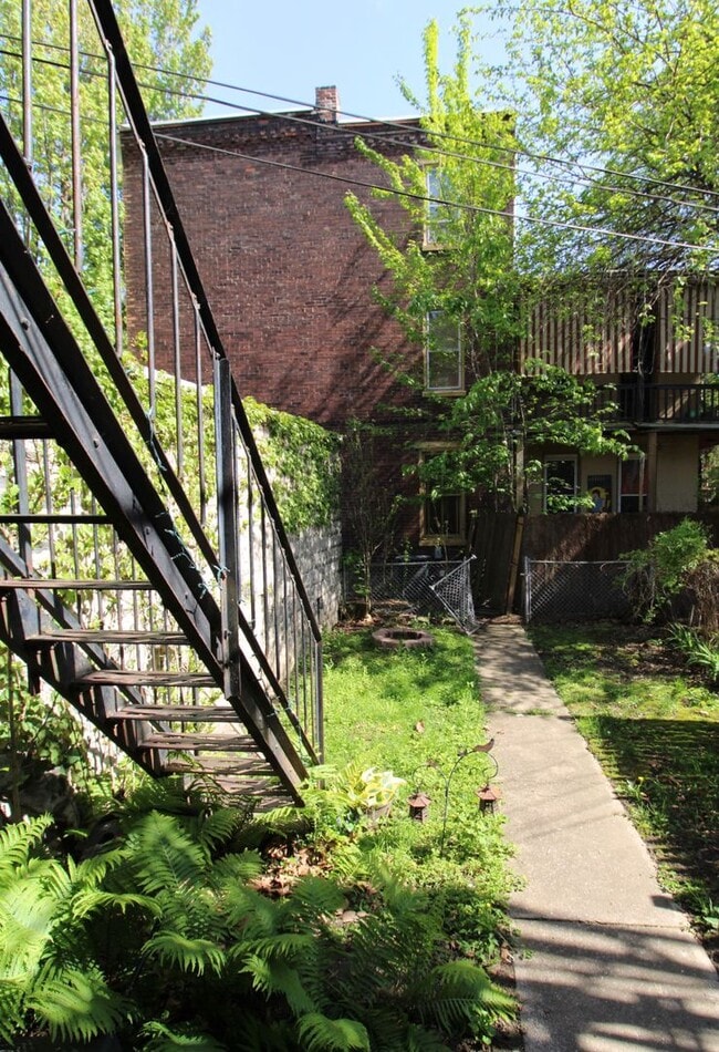Building Photo - 203 Hamilton St