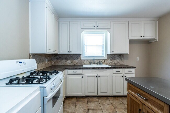 Building Photo - 2611 44th St