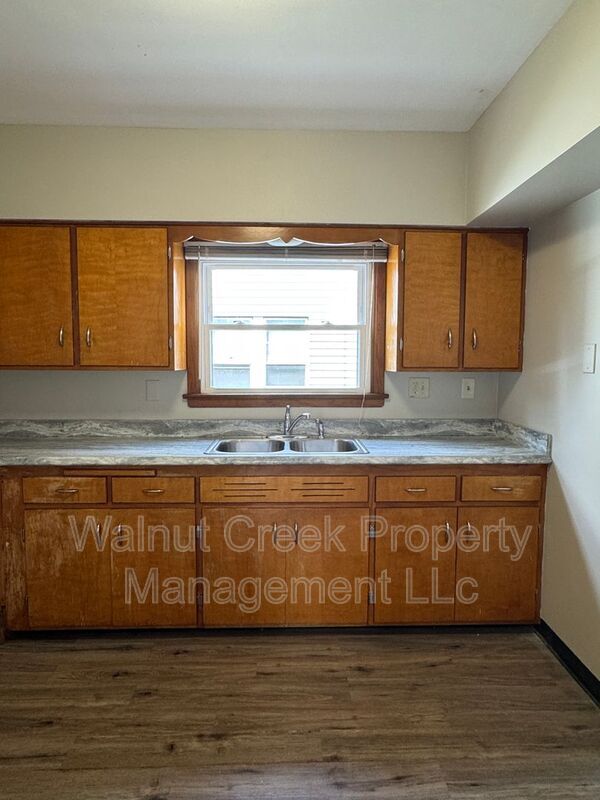 Building Photo - 17812 E Park Dr
