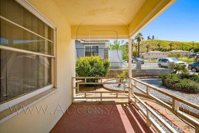 Building Photo - Charming 1 Bedroom Home Near Downtown Lake Elsinore