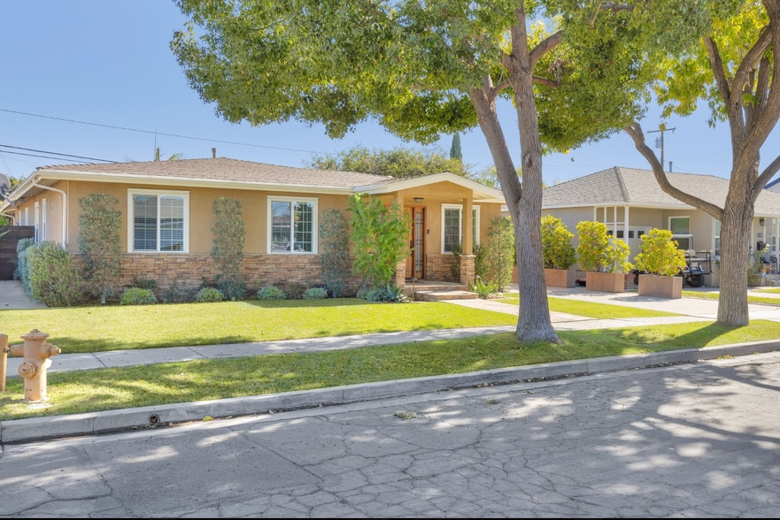 Building Photo - 2108 Lomina Ave