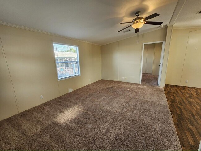 Building Photo - 445 Avanti Way Blvd