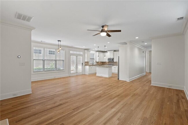 Building Photo - 319 Barbados Ln