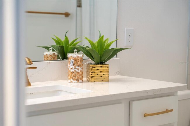 Building Photo - 16001 Grafton Wy