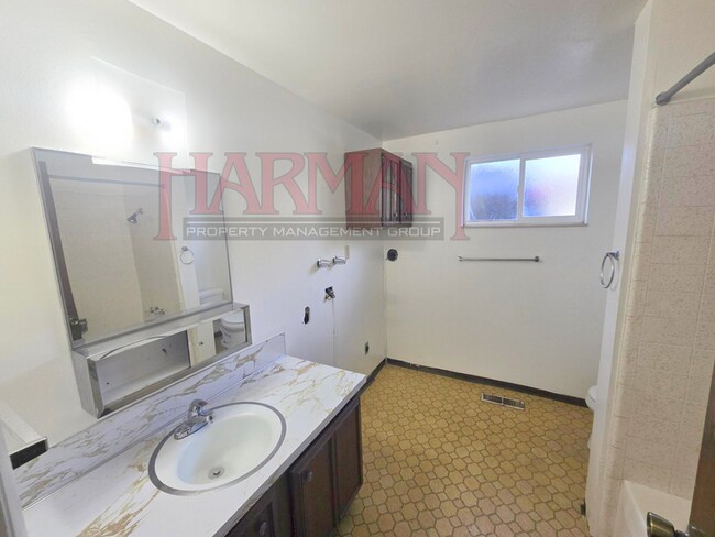 Building Photo - 1127 E 960 S