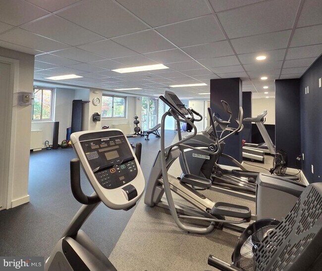 Building Photo - 2500 N Van Dorn St