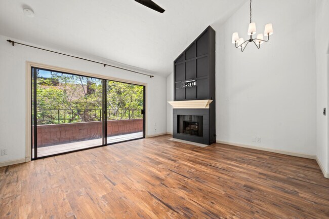 Building Photo - 2742 Pine Creek Cir