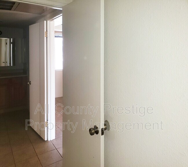 Building Photo - 4554 E Paradise Village Pkwy N