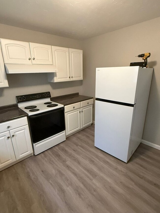 Building Photo - NEW RENTAL!  $1600 per month, Charming 3 bedroom, 1 bath House with fenced backyard! Heart of Sou...