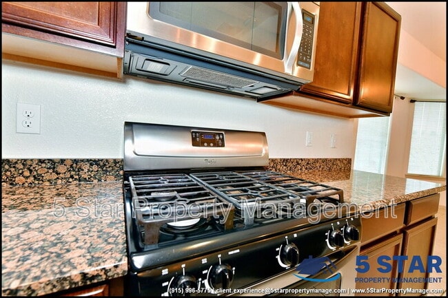 Building Photo - 5005 Moon Ranch Ln