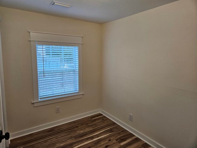 Building Photo - 5956 Blountstown Hwy