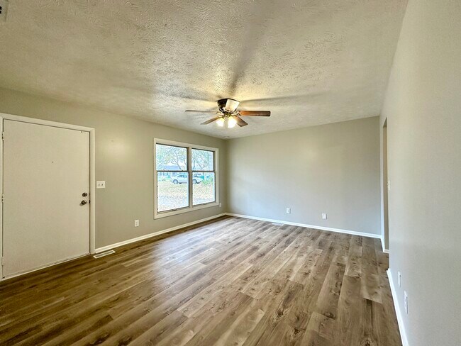 Building Photo - 120 Cavalry Ct