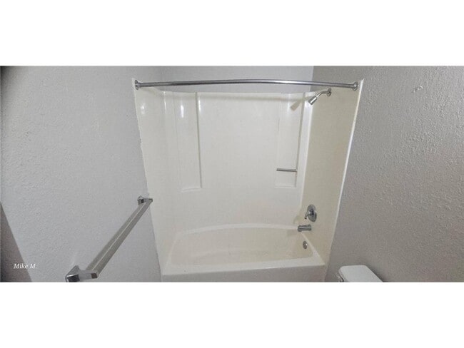 Building Photo - 16 Green River Rd