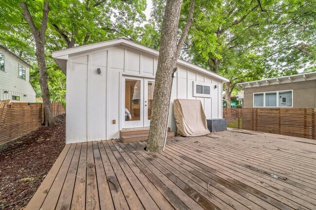 Building Photo - 64 Comal St