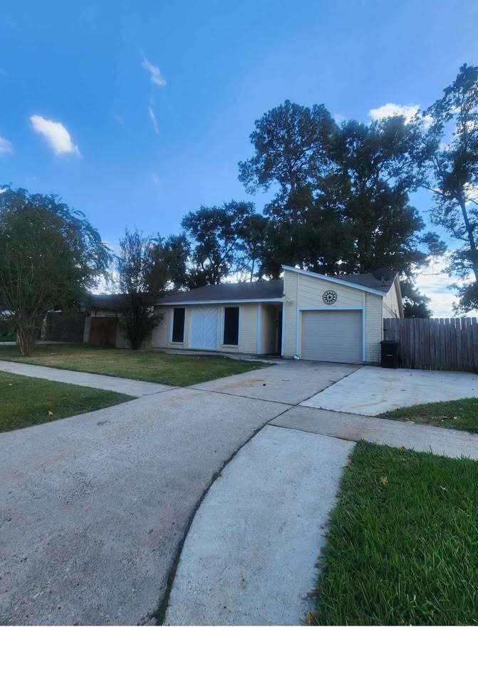 Building Photo - 10810 Kentington Oak Dr
