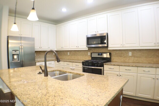 Building Photo - 175 Starlis Pl