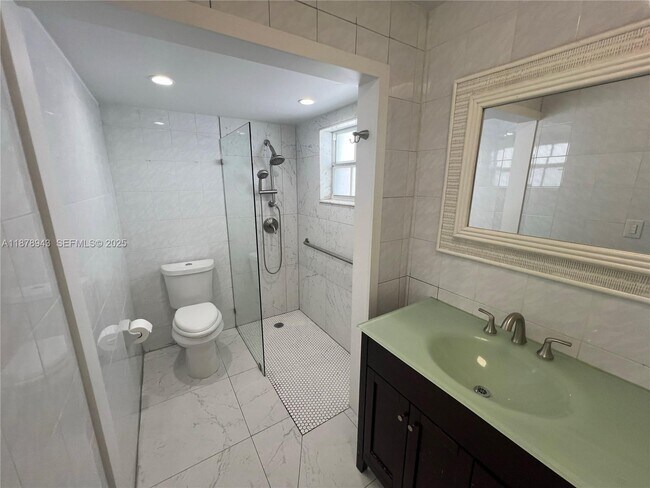 Building Photo - 325 Ocean Dr