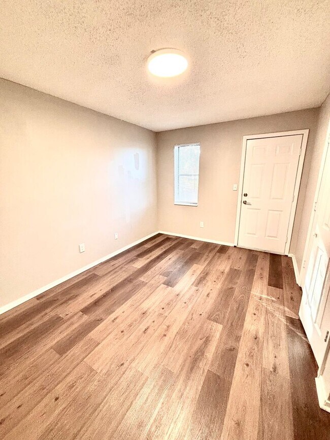 Building Photo - 4721 Samantha Ave