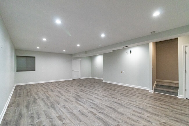 Building Photo - 2460 Violet St