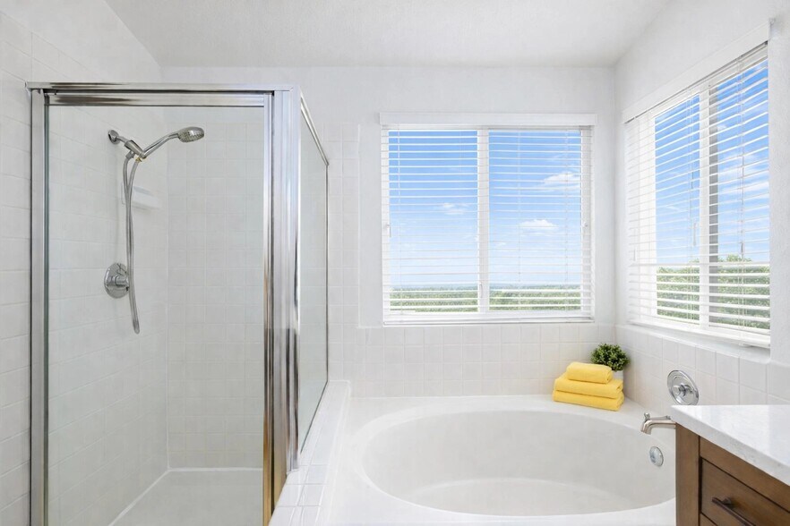 Building Photo - 1825 Casa Verde Dr