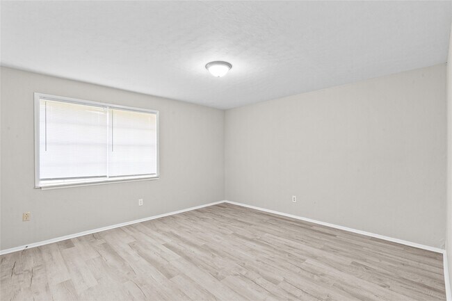 Building Photo - 2729 Main St