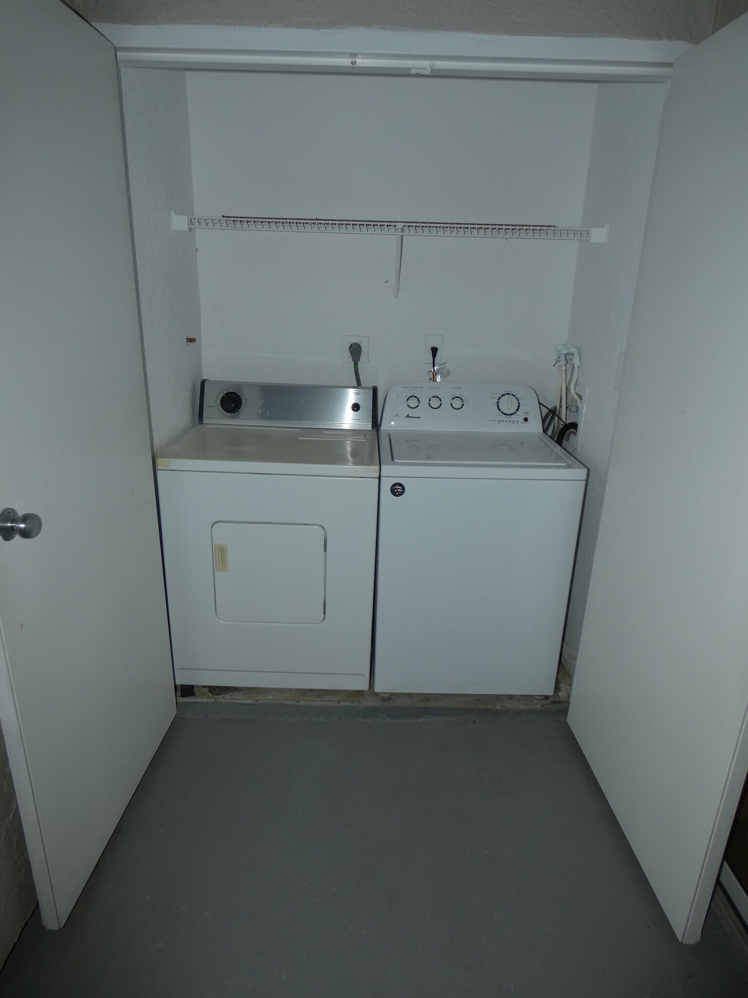 Building Photo - 2851 N Oakland Forest Dr