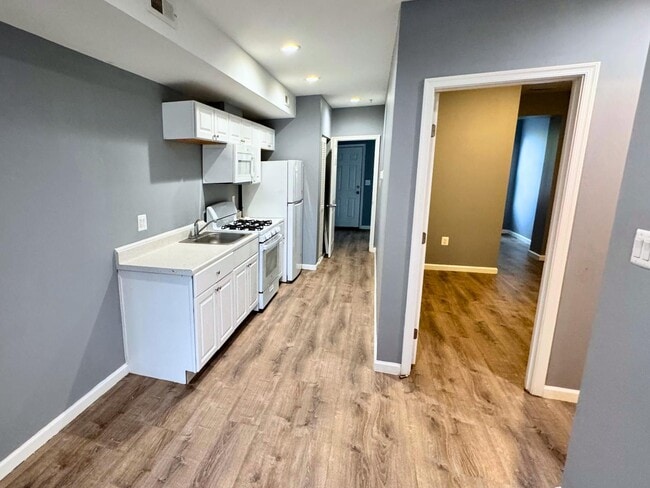 Building Photo - 1712 R St SE