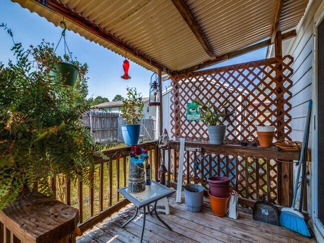 Building Photo - 9651 Oak Hill Dr