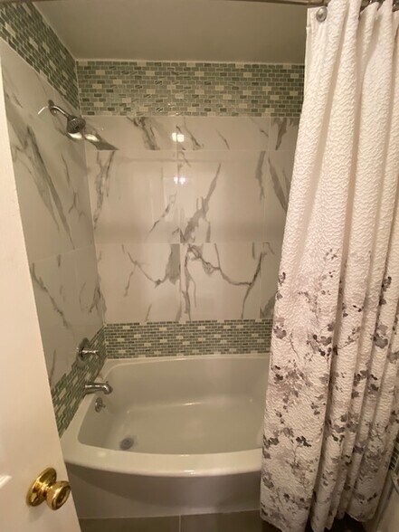 Building Photo - 2308 Schader Dr