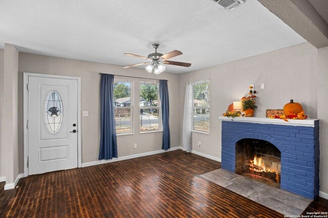 Building Photo - Well-Maintained 3-Bedroom Home – Ideal for Students & Professionals!
