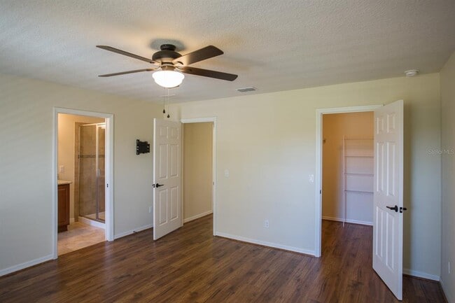 Building Photo - 12105 Breda Ln