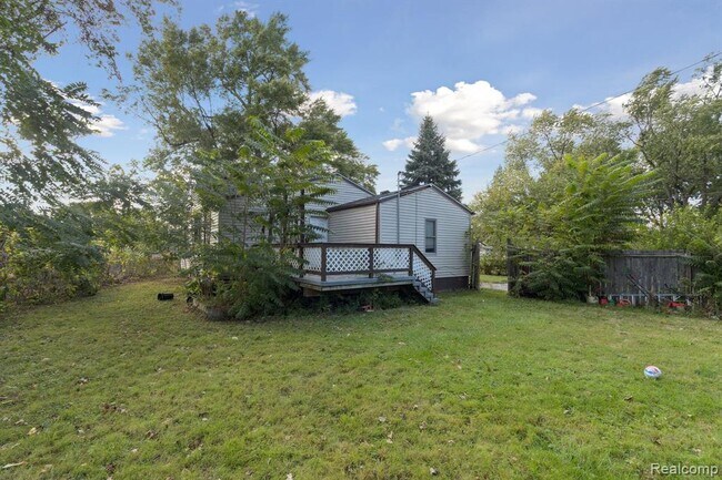 Building Photo - 5315 Edgewood St