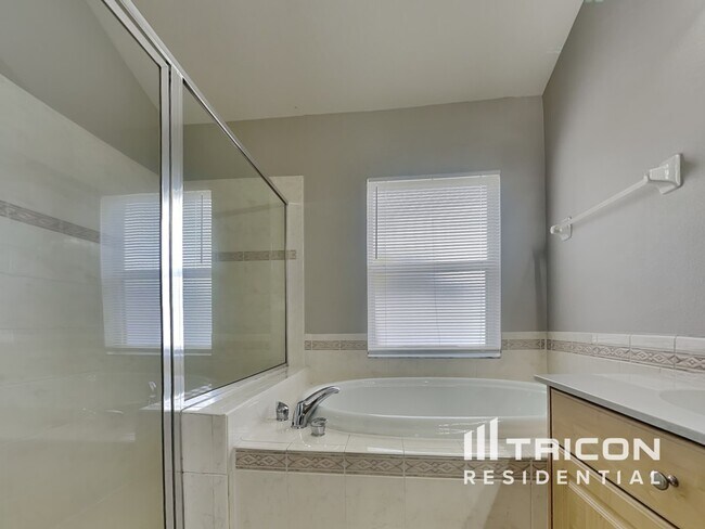 Building Photo - 5547 Braddock Dr