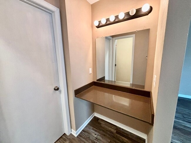 Building Photo - 372 Amphitheater Dr