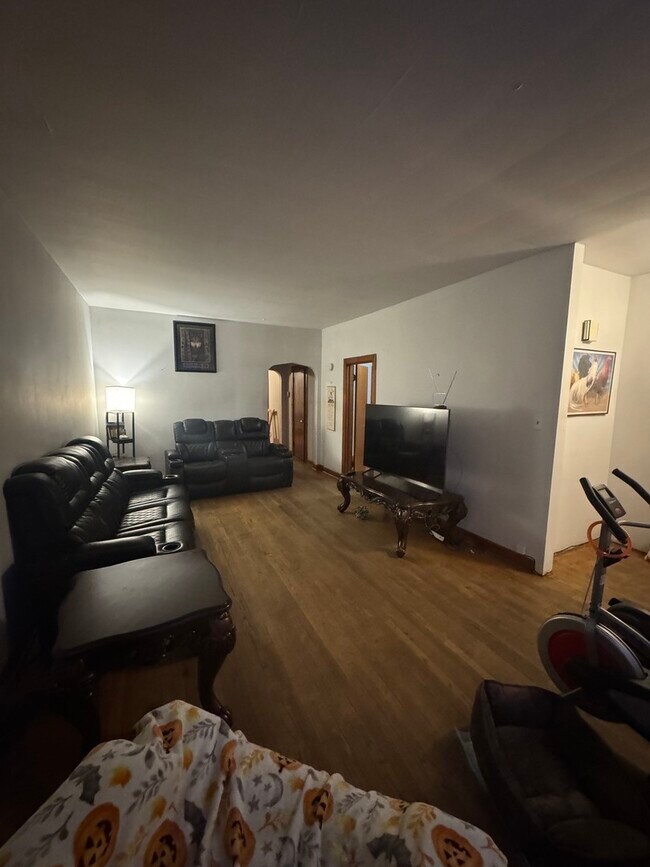 Building Photo - 3945 W 55th Pl