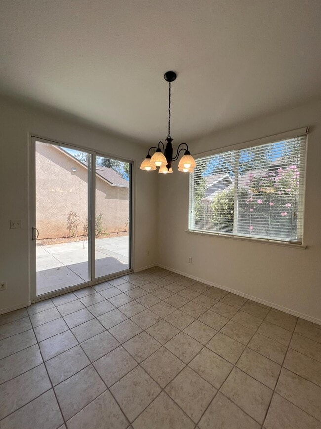 Building Photo - 3621 W Pomegranate Ln