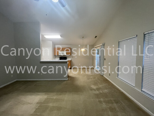 Building Photo - Beautiful 3b Room!Move in ready!