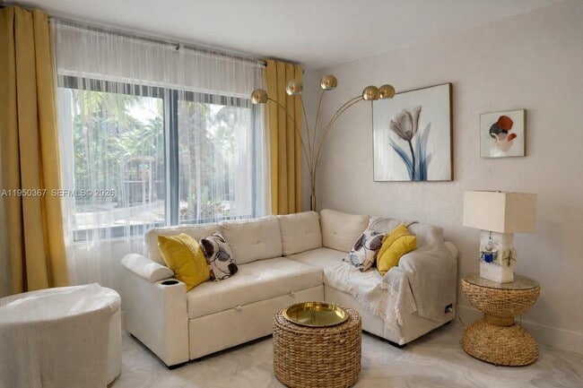 Building Photo - 1415 Mayo St