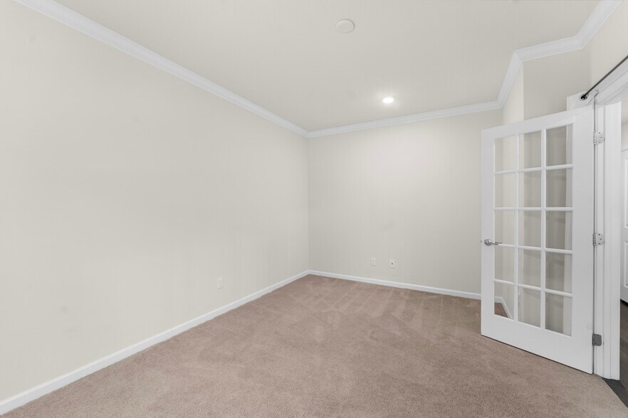 Building Photo - 2008 Hemlock Ln