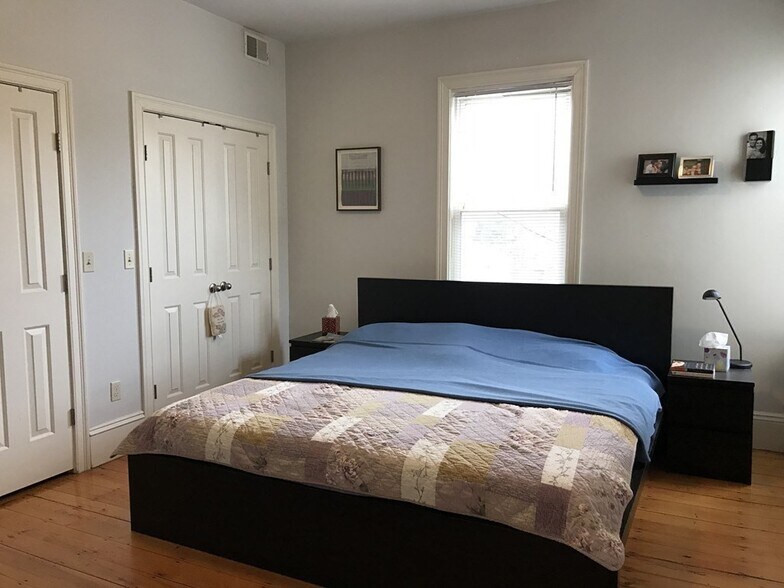 Building Photo - 135 Paul Gore St