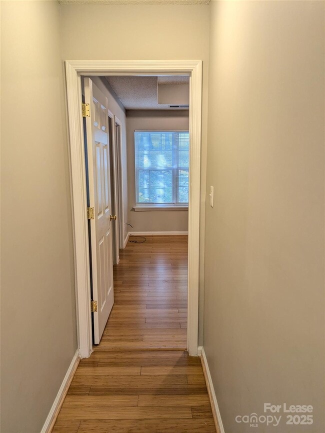 Building Photo - 152 Everett Park Dr