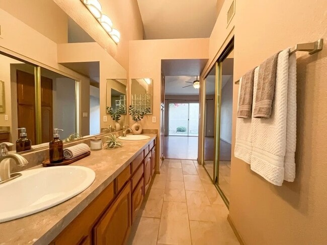 Building Photo - 9276 E Sutton Dr