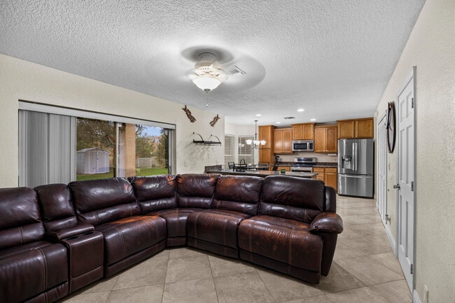 Building Photo - 1622 S Club Dr