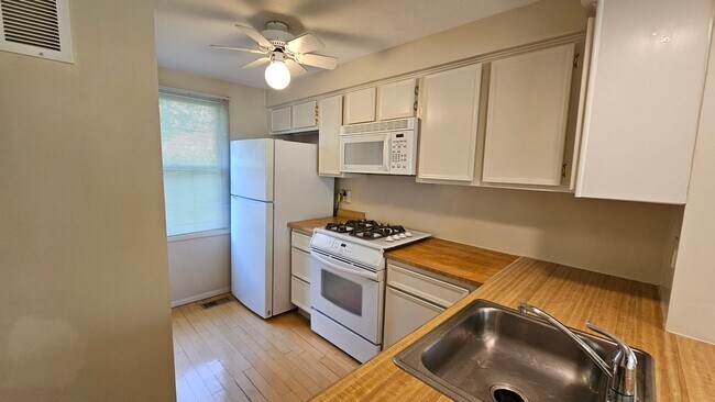 Building Photo - 1103 Bonnie Brae Dr