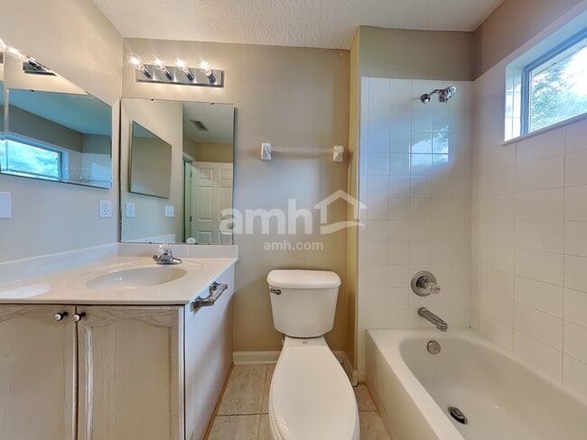 Building Photo - 11753 Donato Dr