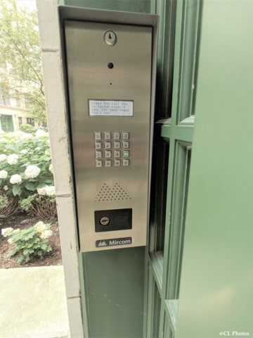 Building Photo - 4312 N Clarendon Ave