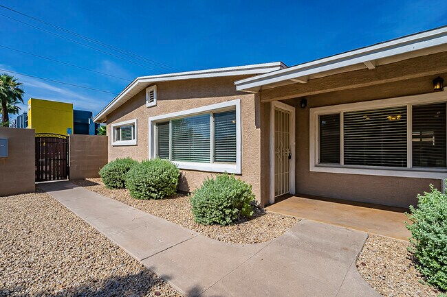 Building Photo - 818 W Osborn Rd